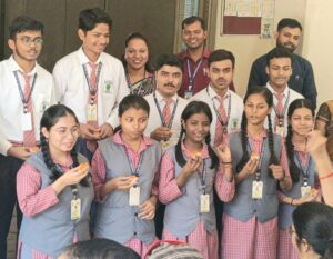 वाराणसी के लहुराबीर स्थित वनिता पब्लिक स्कूल का सीबीएसई 10वीं परीक्षा में शानदार प्रदर्शन