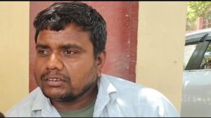 डीएम की ड्योढ़ी पर दिव्यांग से गार्ड ने की बदसलूकी